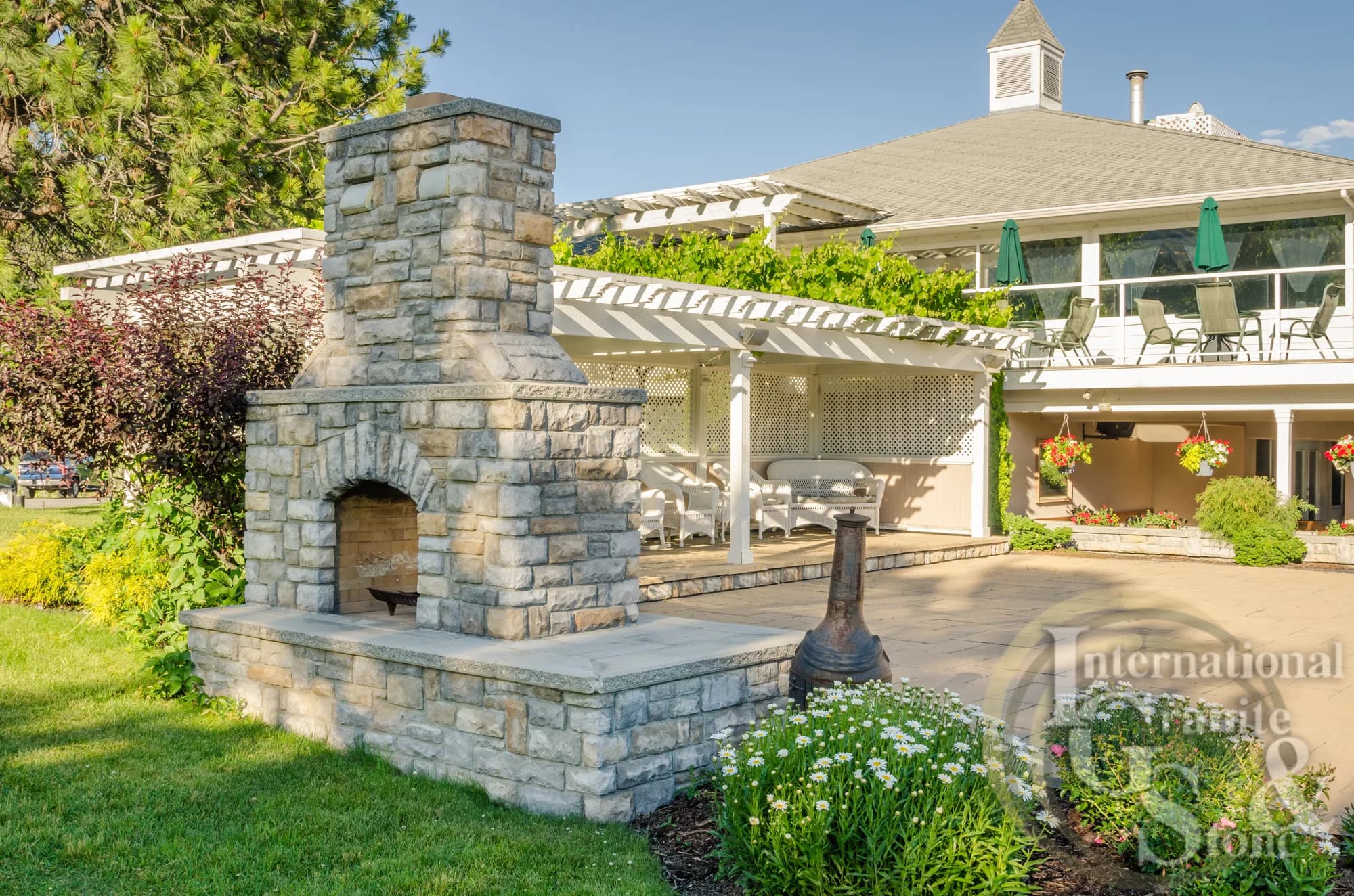 How to Pick Countertops for Your Backyard Kitchen