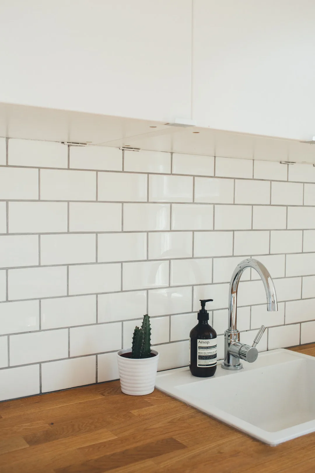 Choosing Backsplash Tiles for Your Kitchen or Bathroom