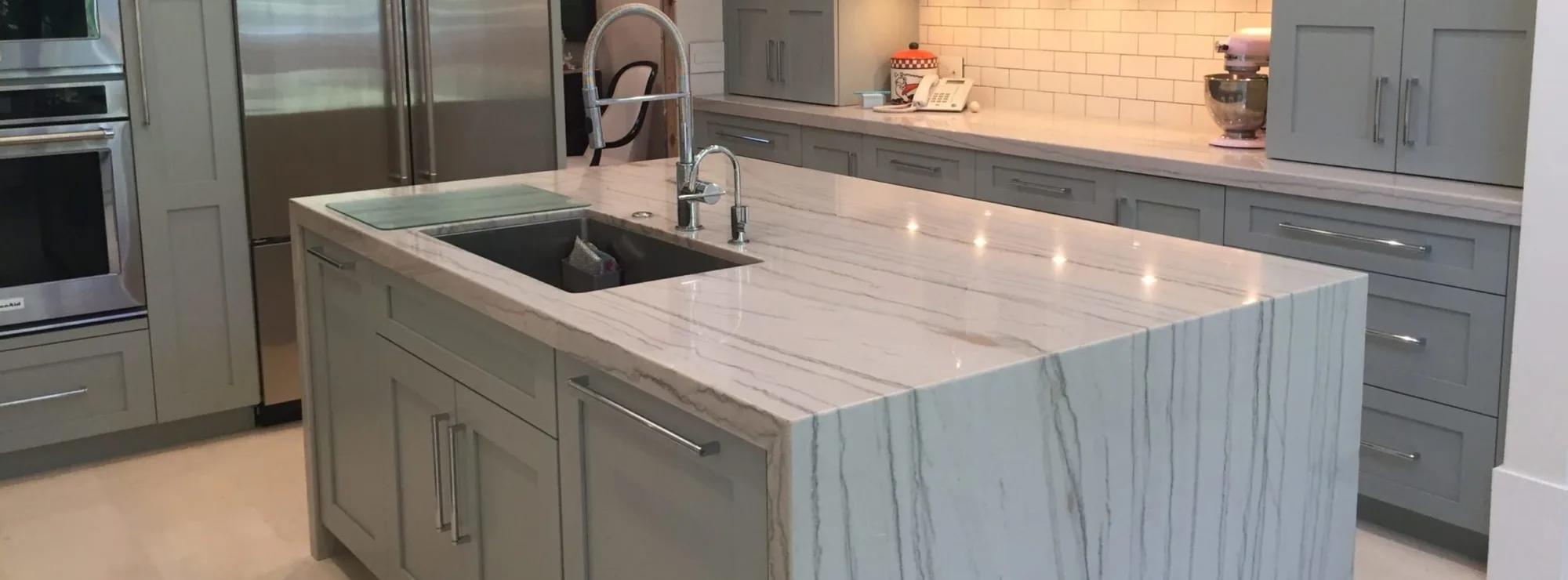 White-quartzite-for-elegant-kitchen-countertop-design-and-super-white-worldwide-stone-material-super-white-quartzite-for-kitchen-and-bathroom-countertop