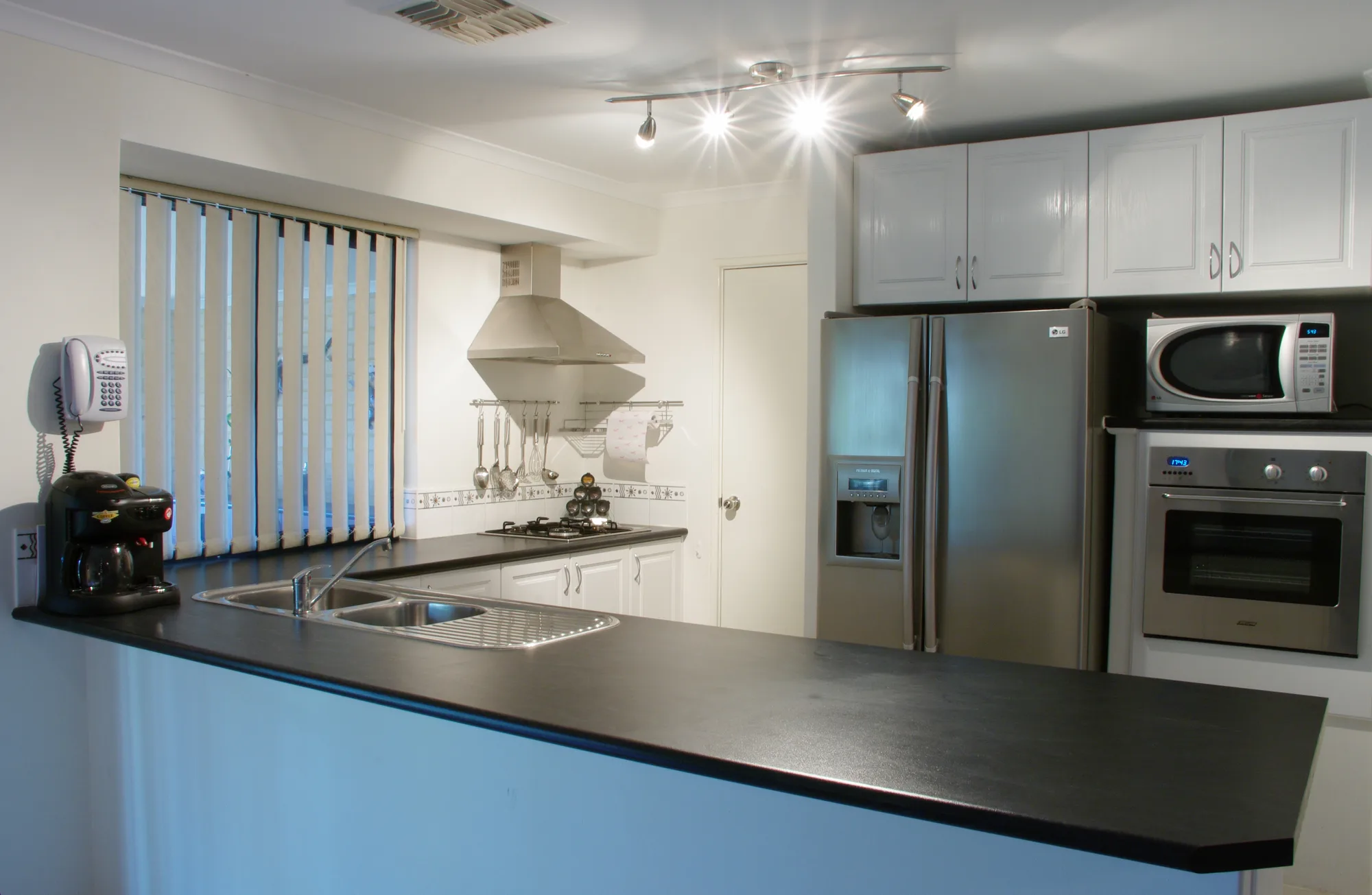 How To Pick Between Granite Vs Quartz Countertops | Countertops