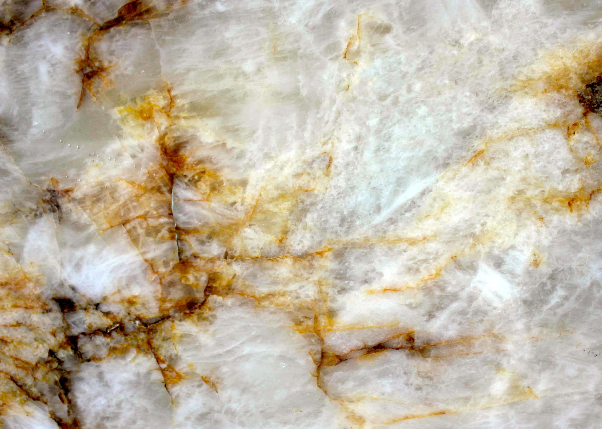 What is Quartzite and How Does the Rock Work With Countertops?