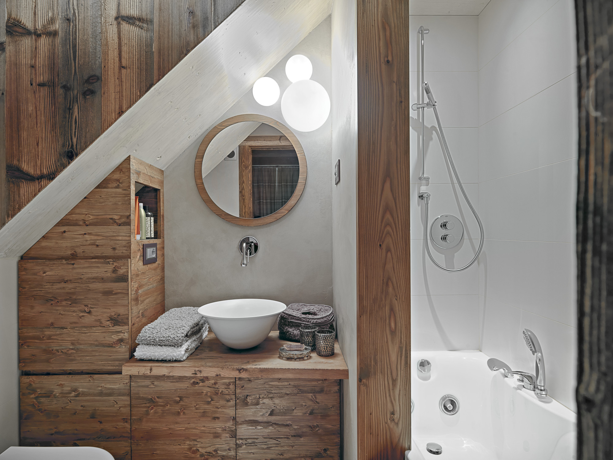 Comfy, Cozy Rustic: 7 Tips for the Perfect Rustic Bathroom