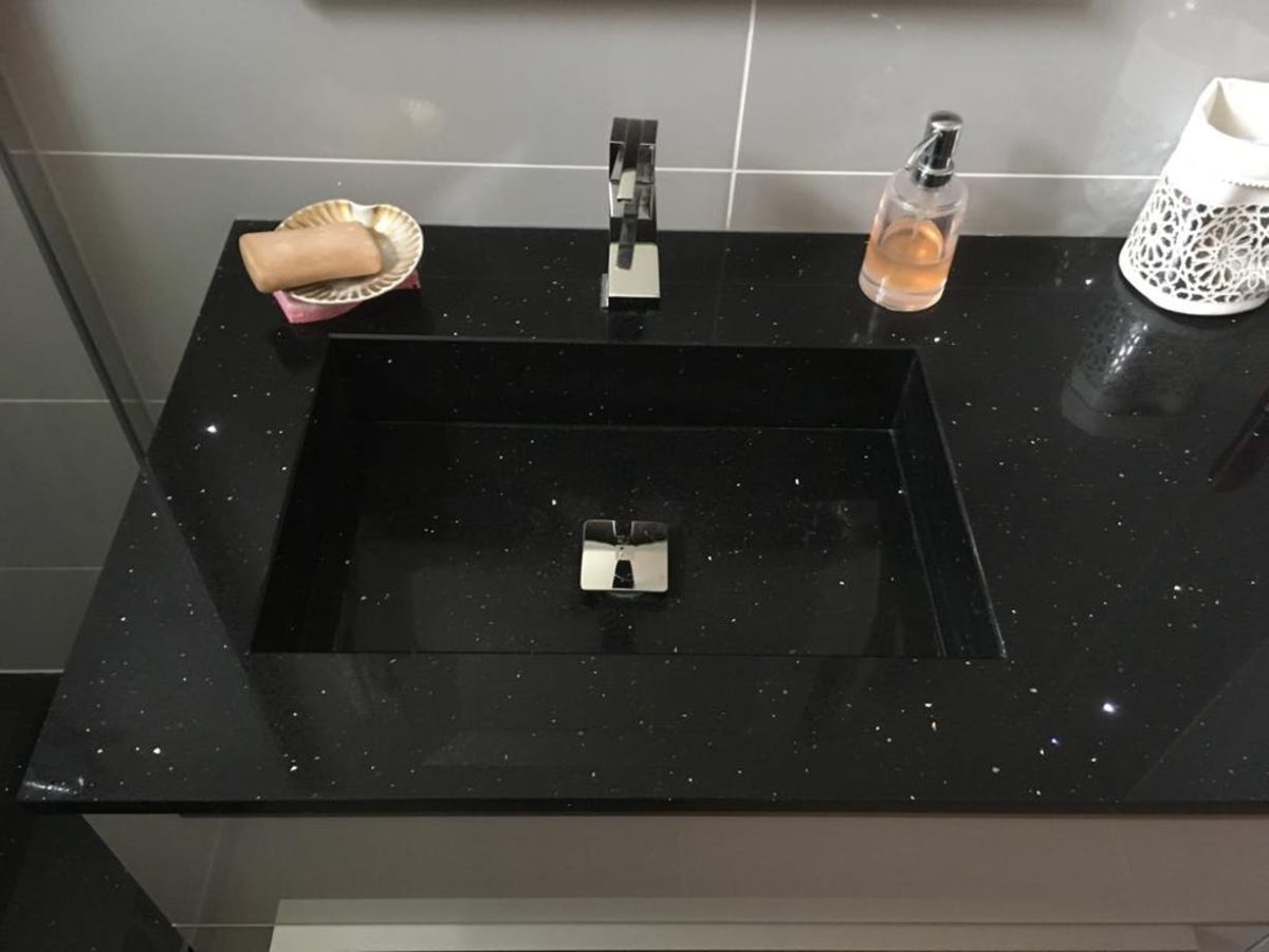 Stellar Negro Silestone Quartz Bathroom