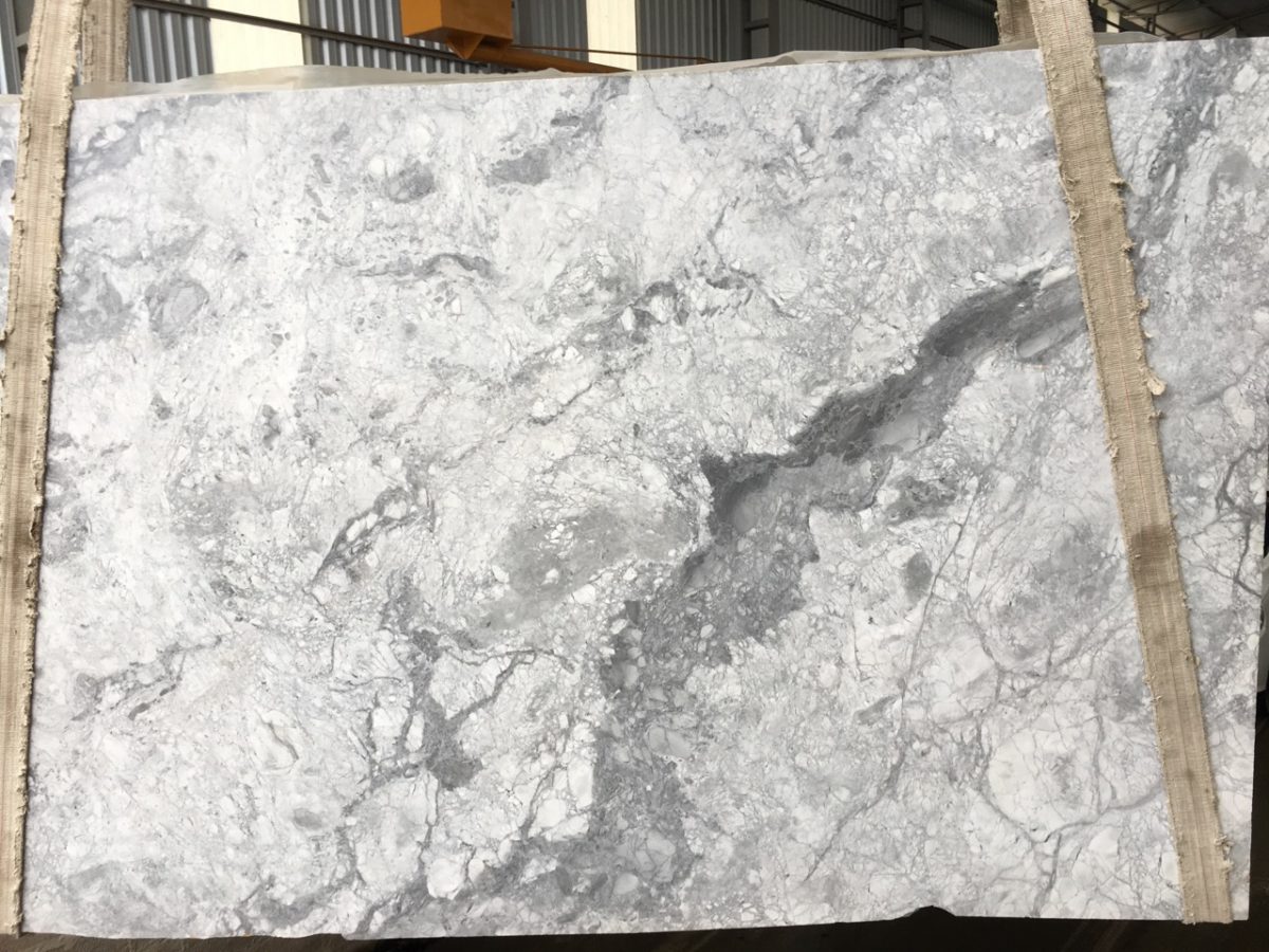 Super White Quartzite Full Slab Countertop